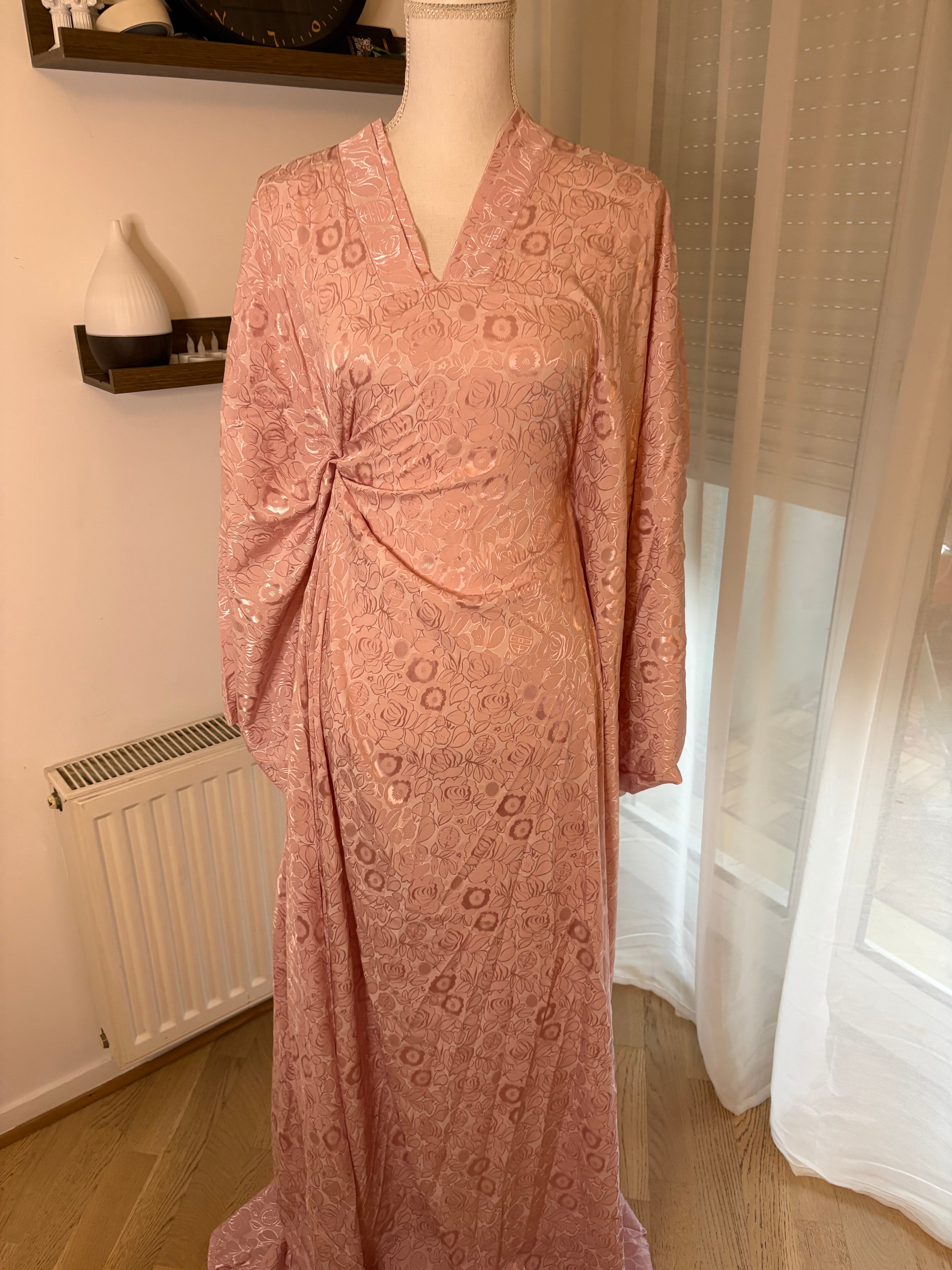 Robe Anaaqa